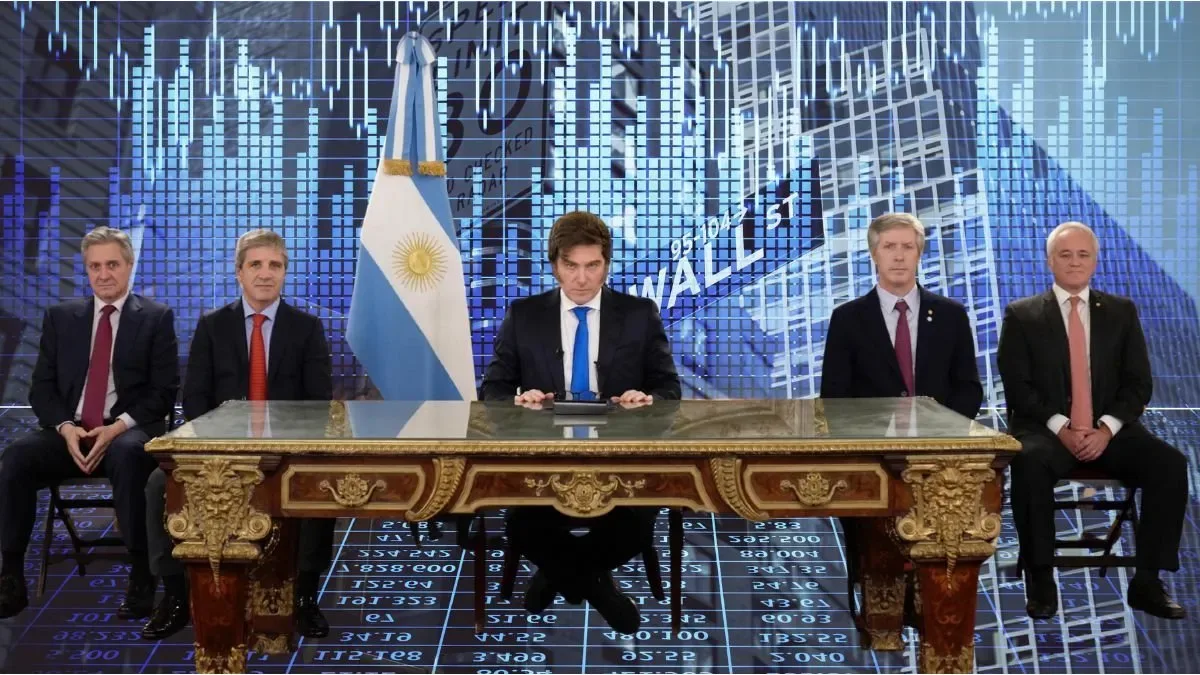 Secretario de Finanzas Federico Furiase en conferencia de prensa sobre deuda soberana
