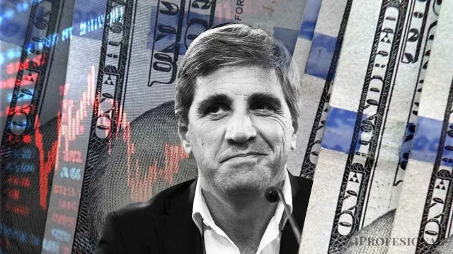 Billetes de dólares y pesos argentinos apilados sobre una mesa con gráfico de evolución cambiaria